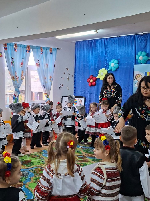 Micuții de la Grădinița Nr. 2 Vișina au „colorat” Ziua Națională într-un spectacol plin de tradiție și emoție